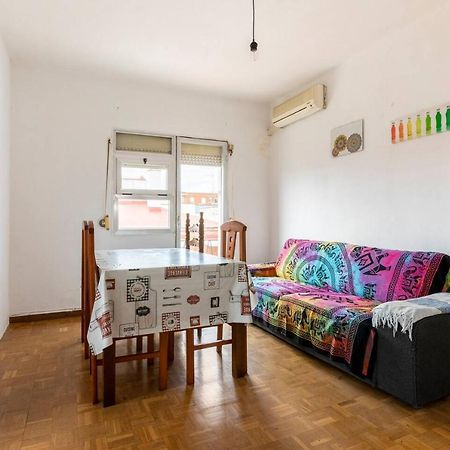 Linda Estancia Entre El Centro Y El Aeropuerto Appartement Madrid Buitenkant foto