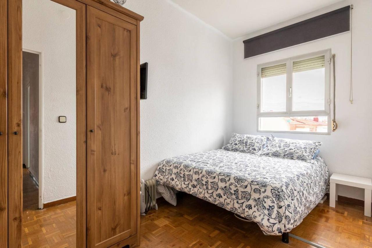 Linda Estancia Entre El Centro Y El Aeropuerto Appartement Madrid Buitenkant foto