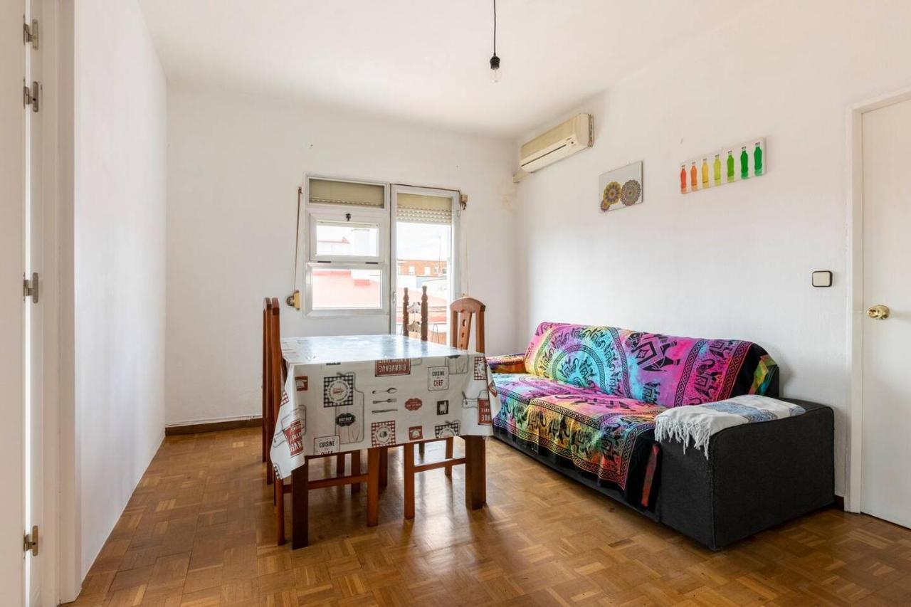 Linda Estancia Entre El Centro Y El Aeropuerto Appartement Madrid Buitenkant foto