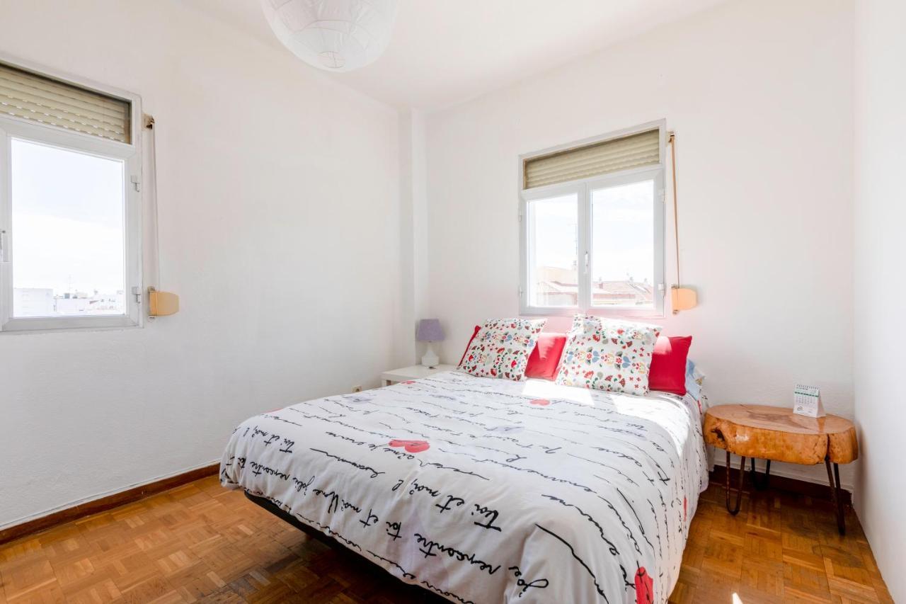 Linda Estancia Entre El Centro Y El Aeropuerto Appartement Madrid Buitenkant foto